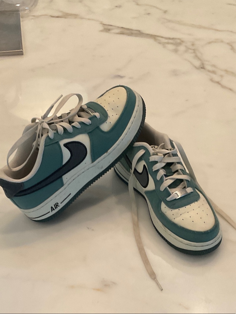 Nike Kids Teal, White and Navy Low-Top Sneakers